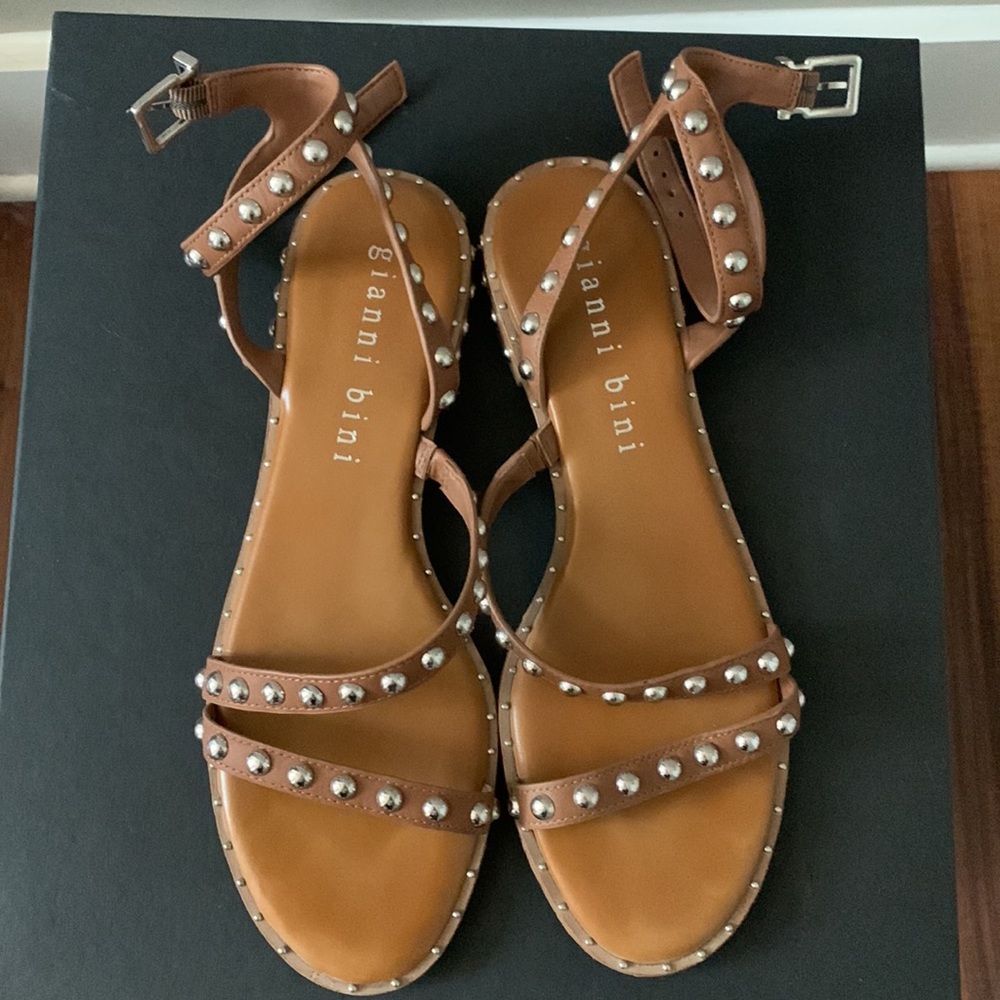 NWOT Gianni Bini Brown Leather Studded Sandals 9.5